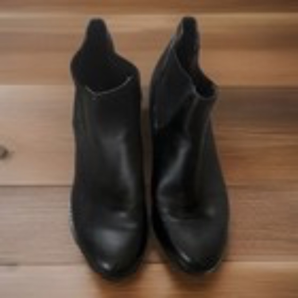 Xappeal Women's Size 7.5 Black Faux Leather Ankle Boots